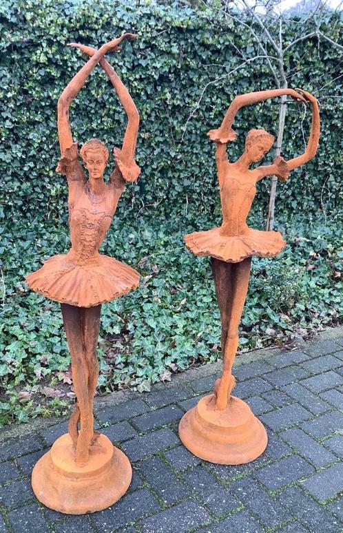 Hele mooie set gietijzeren ballerinas twee modellen.