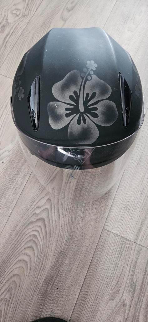 Helm maat M zwart bloemen