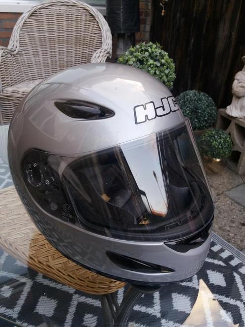 helm zilver grijs als nieuw