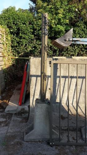 Heras hekwerk 1 hek en 2 poeren gratis af te halen