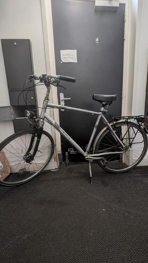 Herenfiets groot, oud maar stevig