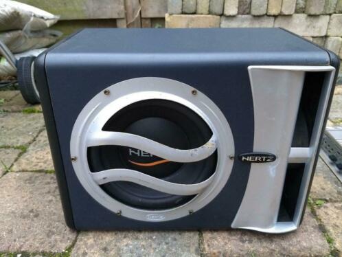 Hertz 500w Subwoofer en soundstream 4 kanaals versterker