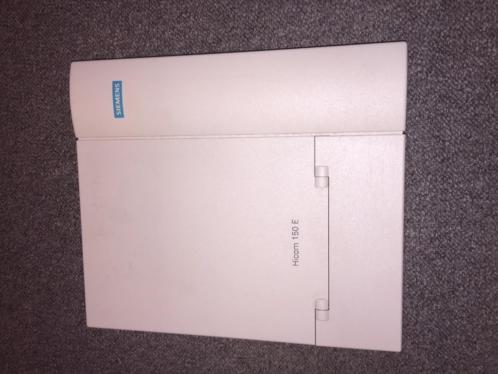 Hicom 150E centrale en 4 vaste telefoons