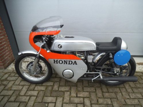 Honda 500cc Viercilinder Racer.