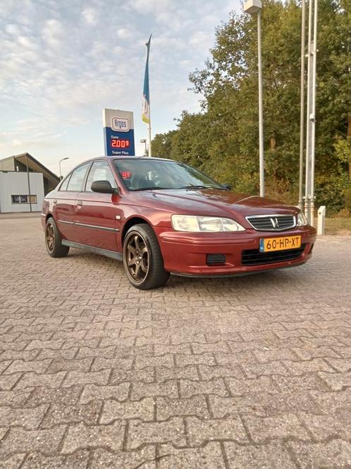 Honda Accord 2.0 I LS 2001 Rood