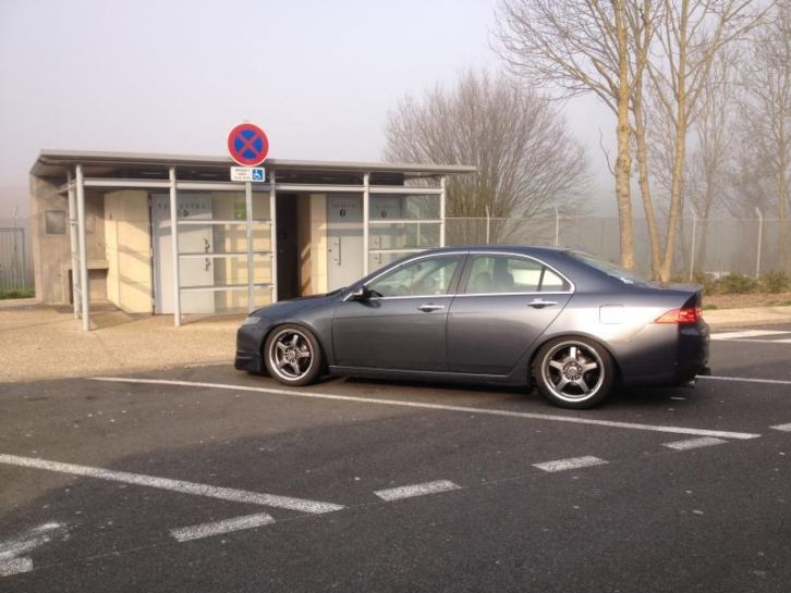 Honda Accord 2.0 I Sedan 2004 Executive uitgevoerd. Leer enz