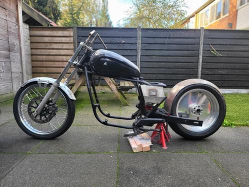 Honda CB750 chopper met veel custom parts