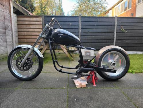 Honda cb750 chopper met veel custom parts