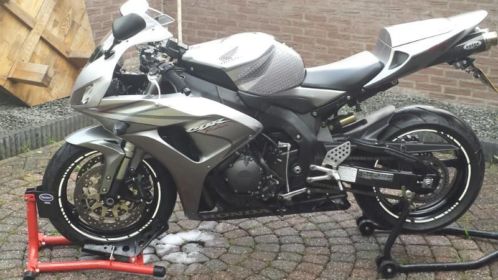 Honda cbr 1000 rr Fireblade 182pk
