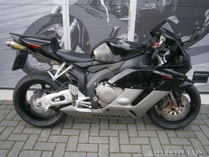 Honda cbr 1000 rr fireblade 