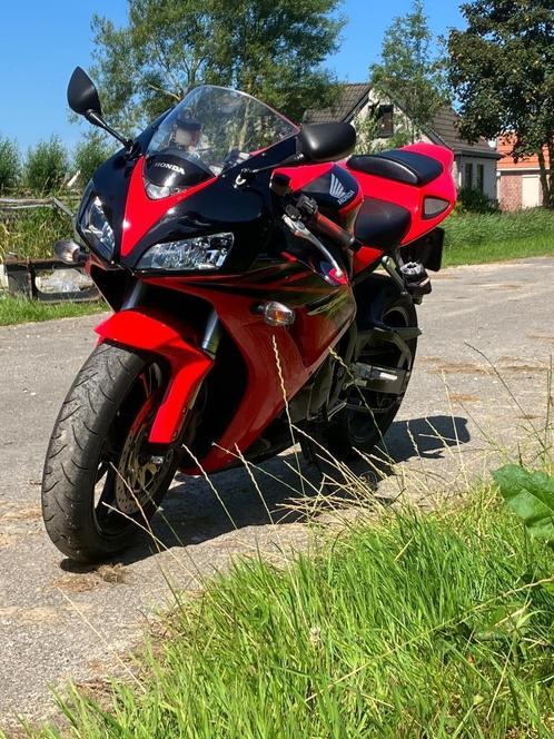 Honda cbr 1000rr .4000,00 2005