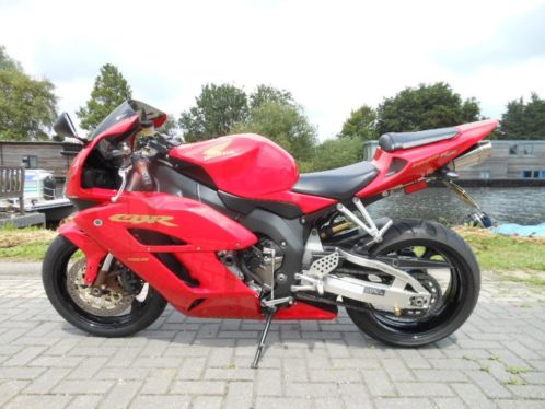 Honda cbr 1000rr fireblade 2005 weinig kilometers