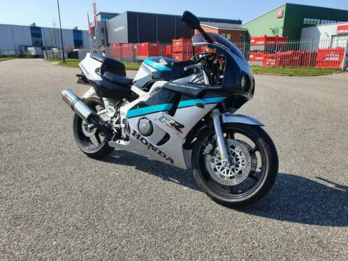 Honda cbr 400 RR NC29