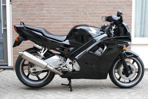 HONDA  CBR 600  1993  ZGOH NW  BANDEN  1699 EURO.