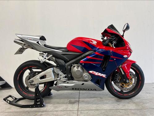 Honda CBR 600 RR van 2005 met dubbele Lazer uitlaat