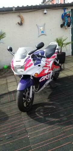 Honda CBR 600F TWEEDE EIGENAAR in een aparte kleurstelling 