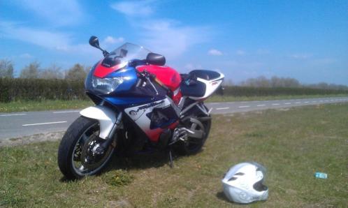 Honda CBR 900 RR Fireblade SC44 2001  Honda CBR 600 F2 1994