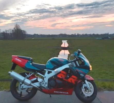 Honda CBR 900RR FIREBLADE 1999. Historie compleet  22.000km