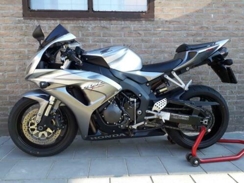 Honda cbr1000rr fireblade 2006 nette motor weinig km