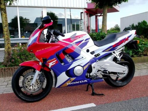 Honda CBR600F met slechts 17.772 km , als nieuw