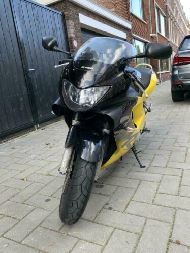 Honda CBR600F zwartgeel bj 2000