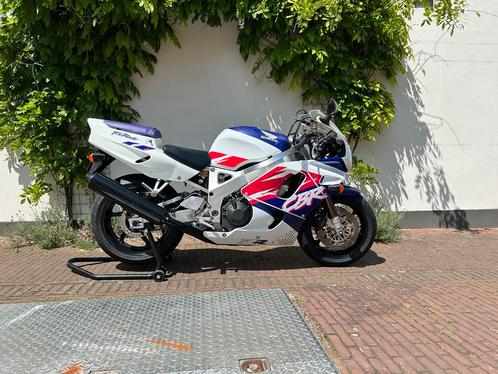 Honda CBR900RR FireBlade SC28