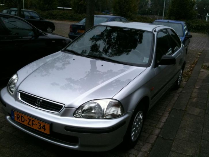 Honda Civic 1.4 I 1997 Grijs.