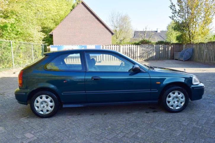 Honda Civic 1.4i S ( Niet mooi, maar rijd goed )