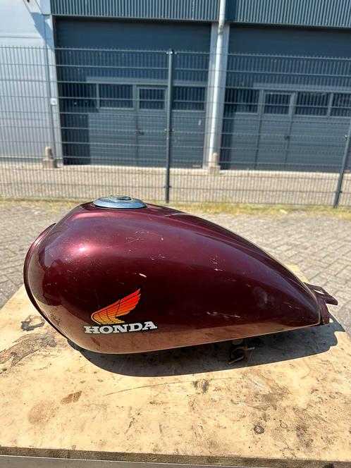 Honda CM 400 tank