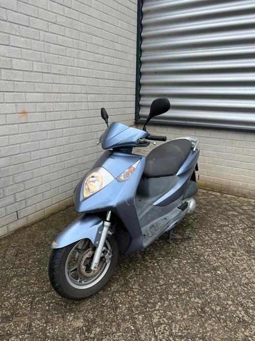 Honda Dylan 150 motorscooter Beverly kymco Sym Vespa Piaggio