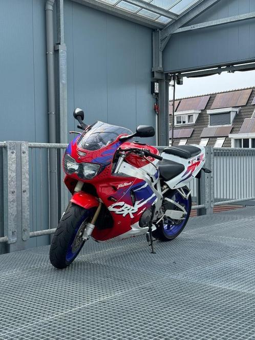 Honda Fireblade CBR 900RR SC 28 facelift met SUPERBIKE stuur