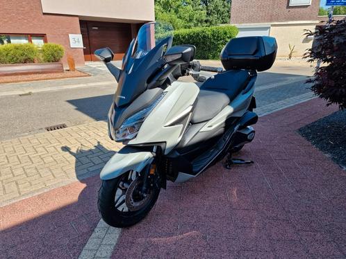 Honda Forza 350 motorscooter bwjr 2023 maar 468 km, is nieuw