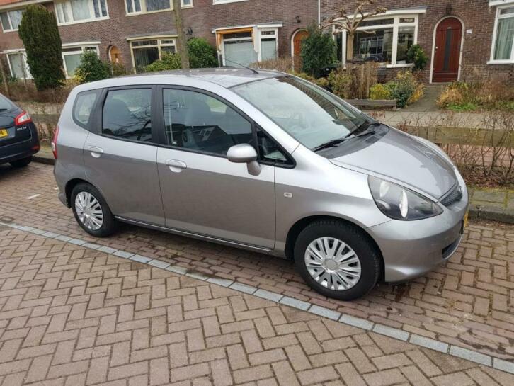 Honda Jazz 1.2 I 2007  AIRCO  Grote beurt gehad  Parrot