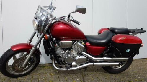 Honda Magna VF750C VF 750 met kofferset en grote benzinetank