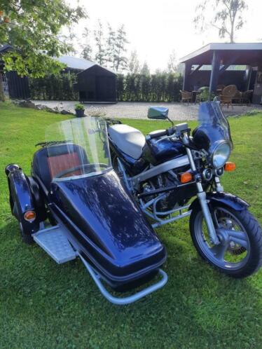 Honda NTV 650 met Velorex zijspan
