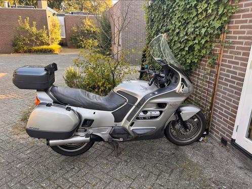 Honda pan European st1100 met Corbin zadel