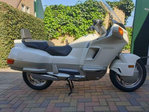 Honda PC 800 wit