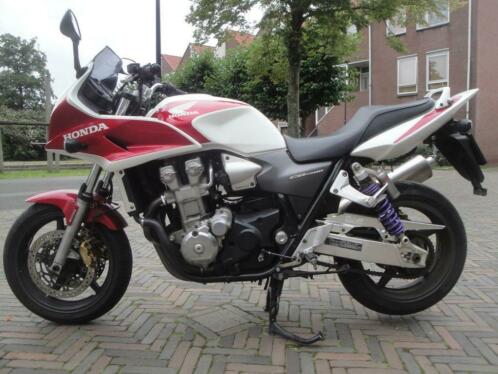 Honda SC54 CB1300SA (abs) 2006 SCHUURVONDST PEKELFIETS