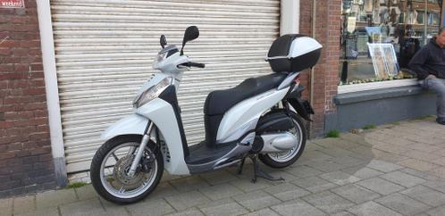 Honda SH 300 ABS 2014 slechts 4200km 1e eig inc Topkoffer