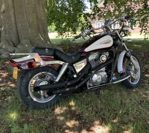 Honda Shadow VT 1100 in zeer goede staat.