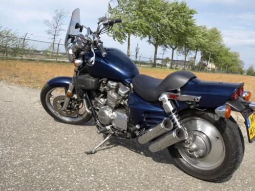 HONDA VF 700 C SUPERMAGNA FD-Motoren biedt te koop aan