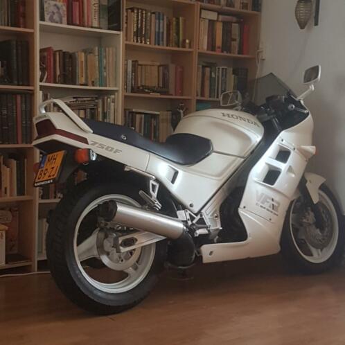 Honda vfr 750