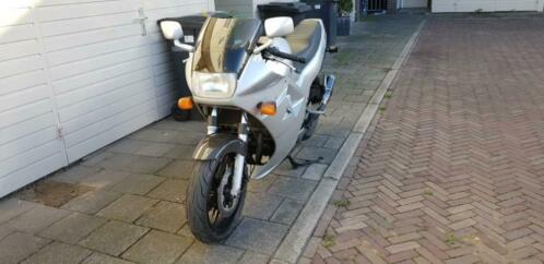 Honda vfr 750 v4 geluid