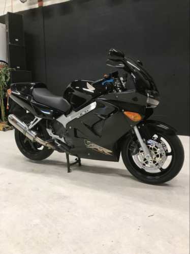 Honda vfr 800