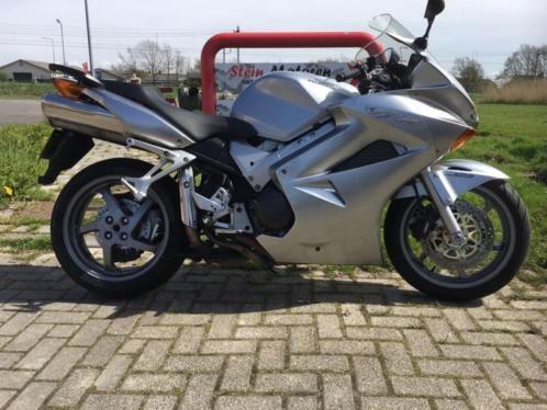 HONDA VFR 800 FI VTEC (bj 2004)