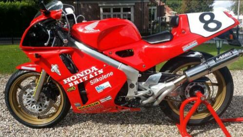 Honda VFR400R 1991 Carl Fogarty volledig gerestaureerd