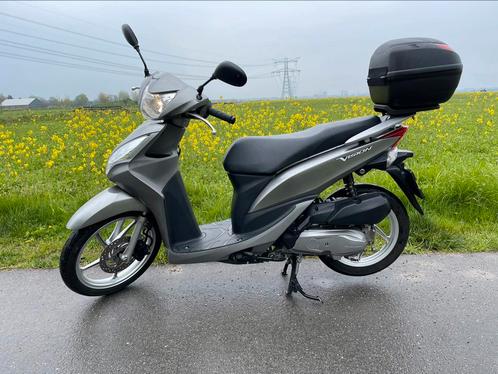 Honda Vision SH 110 motor scooter