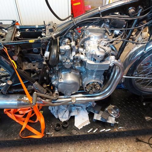 Honda voor restauratie, cb550F, heropstarten, is los.