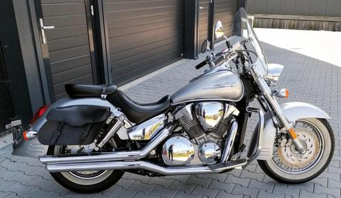 Honda vtx 1300.