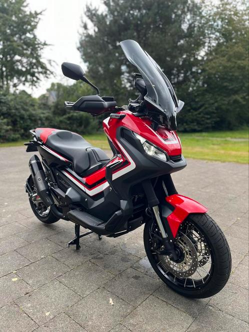 Honda X-ADV 750 Grand Prix Red Nieuwstaat  Bomvol  Lage KM